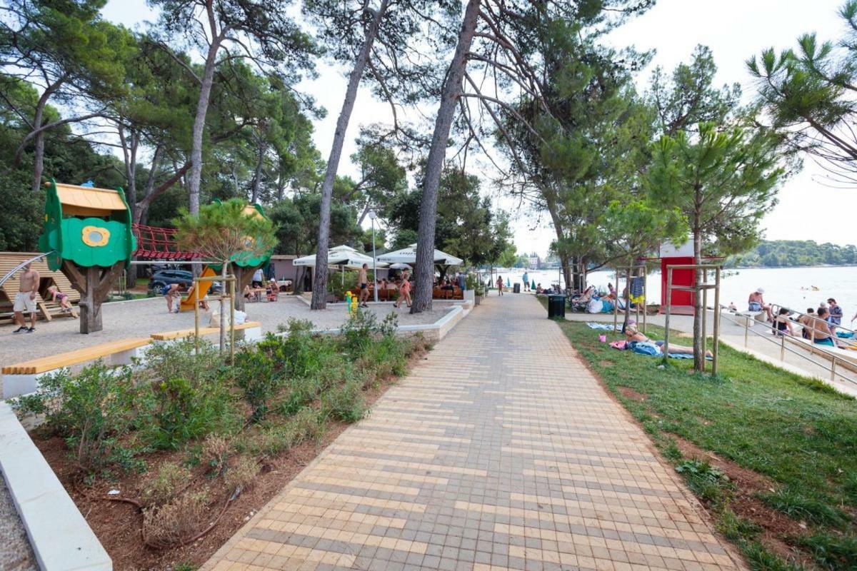 Apartmen Relax 200 M T Beach Rovinj Extérieur photo
