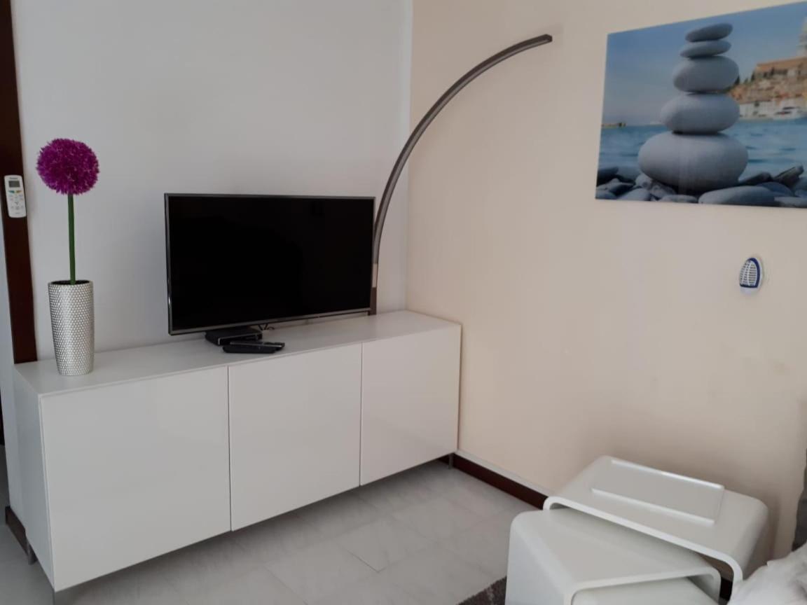 Apartmen Relax 200 M T Beach Rovinj Extérieur photo